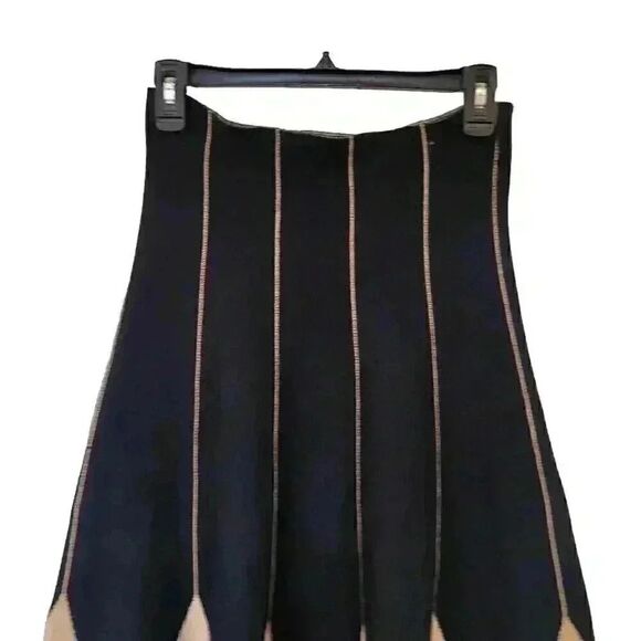 Max Studio Women's Black & Tan Viscose/Poly Sweater Knit Pleated Fit & Flare Pul - Picture 2 of 10
